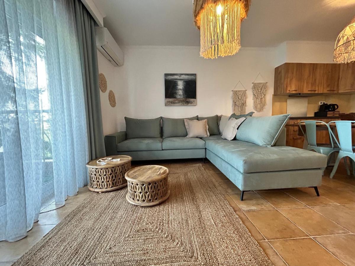 Calliopes By The Sea Boutique Suites Paralia Dionysiou Exterior photo