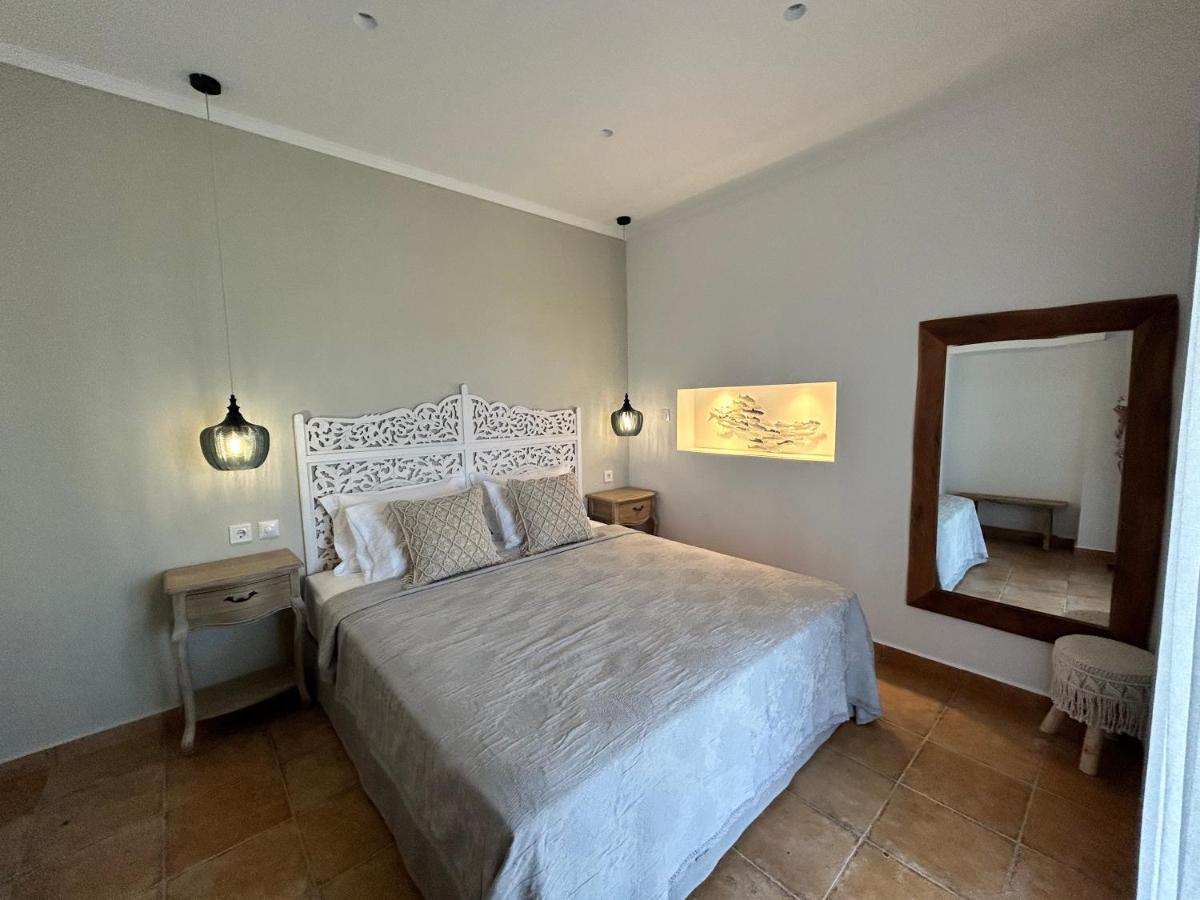 Calliopes By The Sea Boutique Suites Paralia Dionysiou Exterior photo