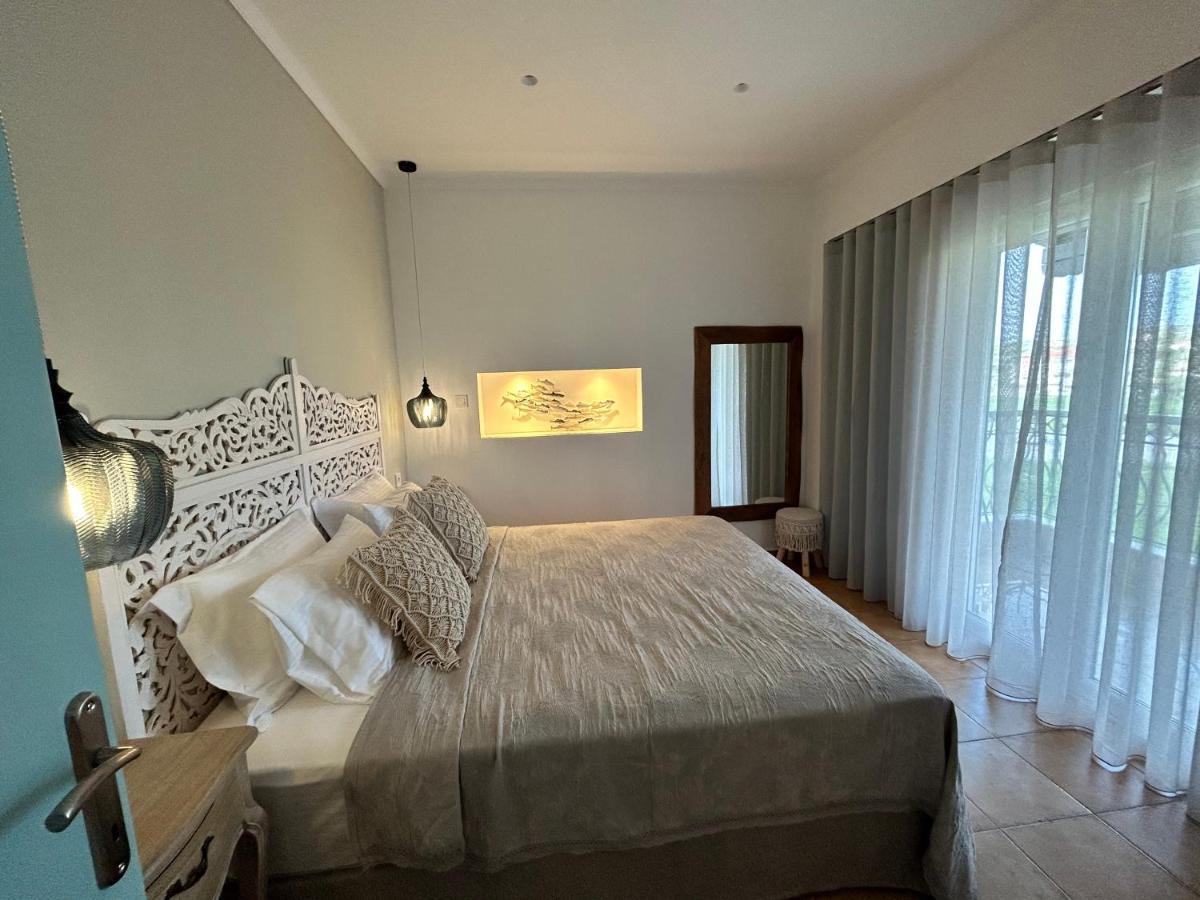 Calliopes By The Sea Boutique Suites Paralia Dionysiou Exterior photo
