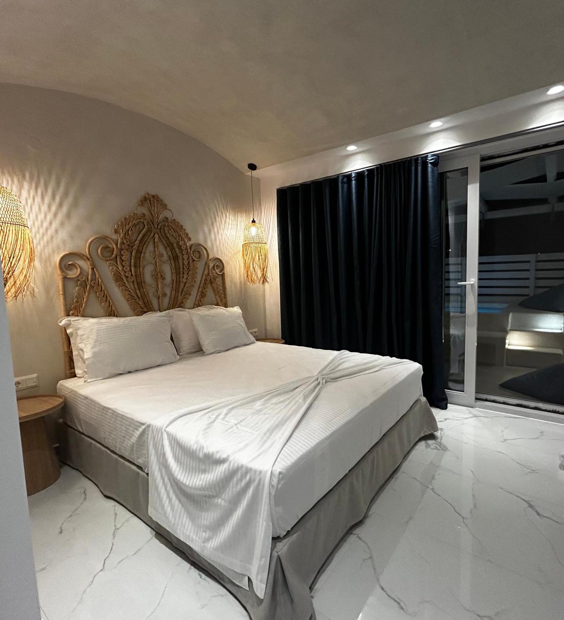 Calliopes By The Sea Boutique Suites Paralia Dionysiou Exterior photo