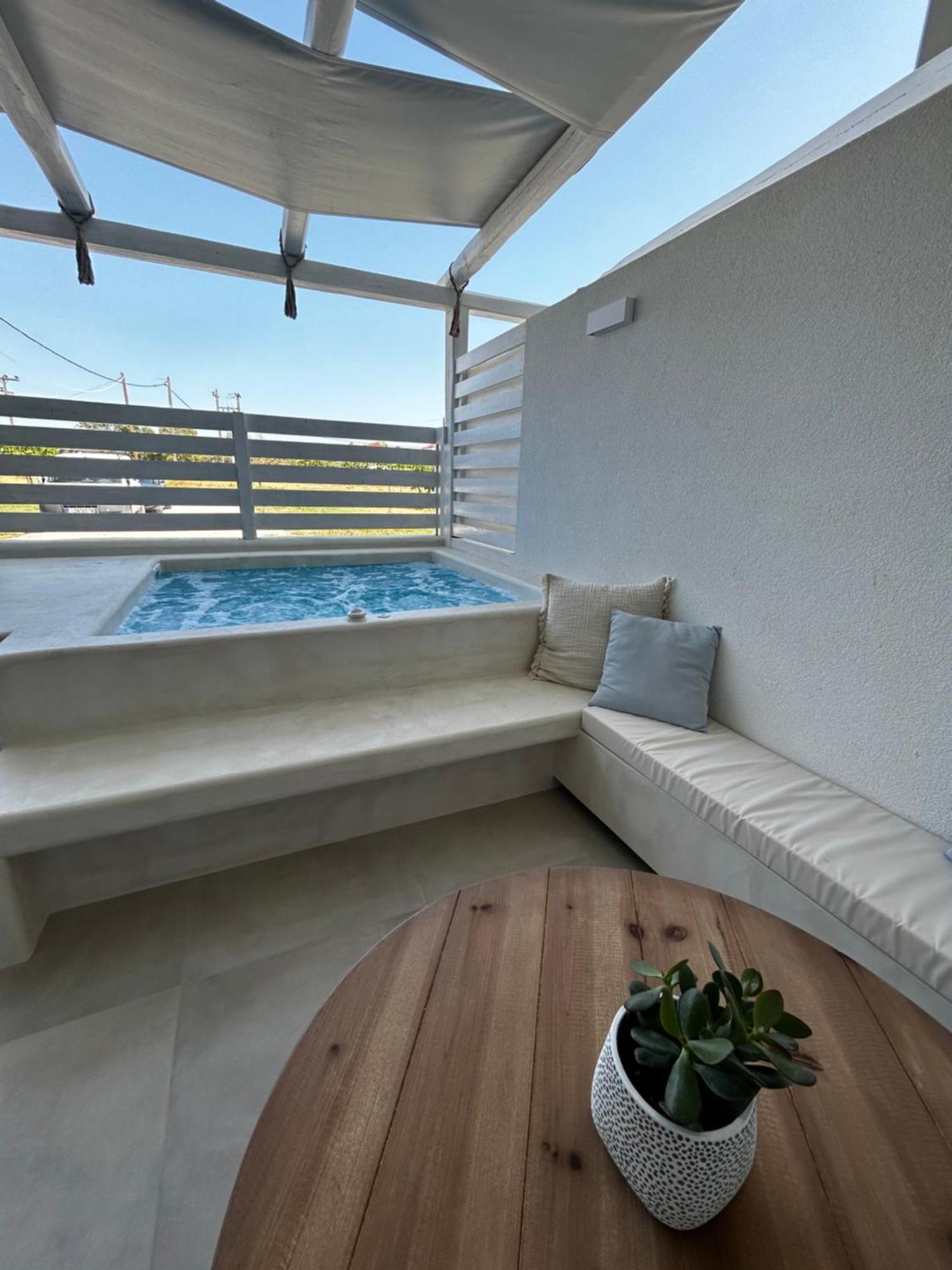 Calliopes By The Sea Boutique Suites Paralia Dionysiou Exterior photo